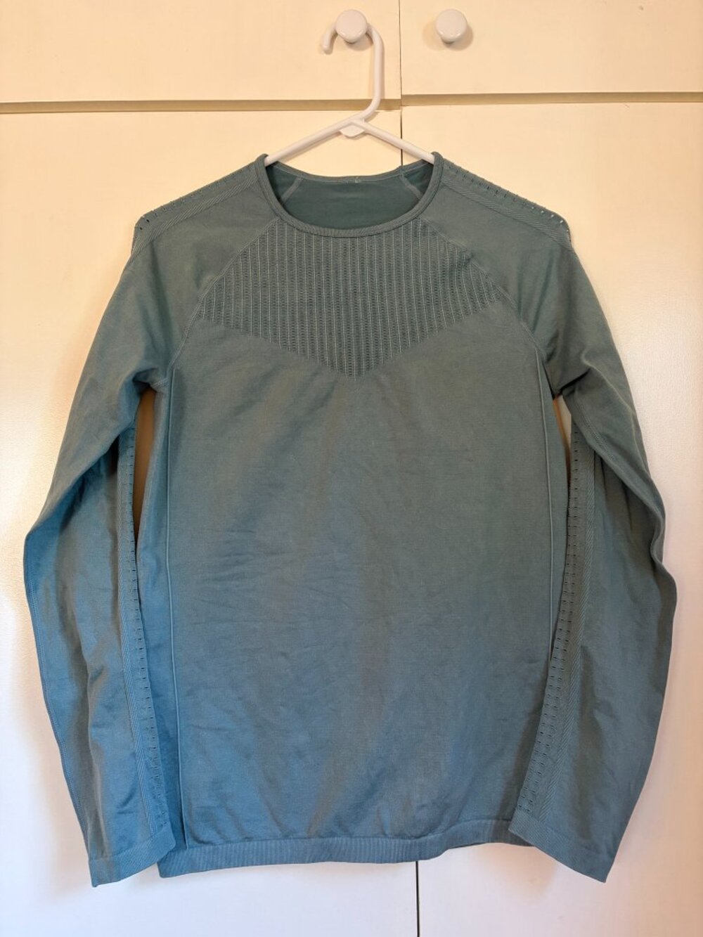 Fabletics Sync Seamless Long-Sleeve Performance Top - Washed Arctic Wave Small